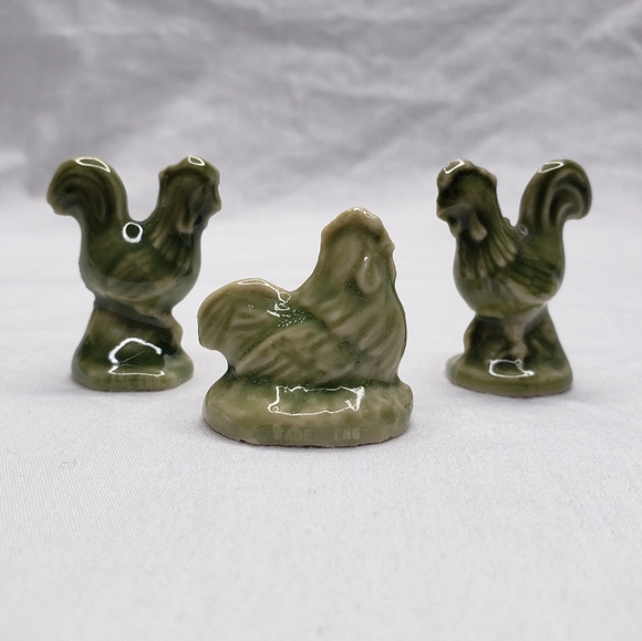 Wade England Miniature Figurines Roosters Hens Chicken Tetley Tea Promotional - Picture 3 of 4